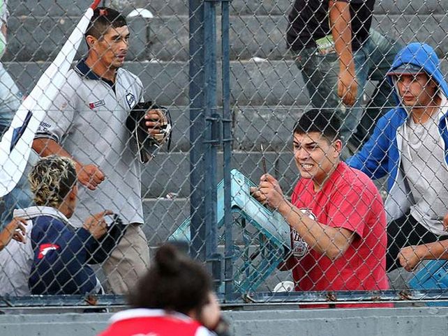 Así comenzó la feroz batalla campal entre los barras de Quilmes