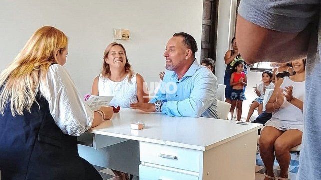 Ni la suerte ni el calendario: la historia de los santafesinos que desafiaron al Martes 13 para dar el sí