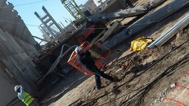 Un trabajador muerto y varios heridos al caer una viga en una empresa aceitera de Timbúes