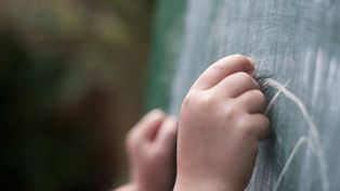 Un docente podrá adoptar a uno de sus alumnos, en un fallo inédito en Córdoba