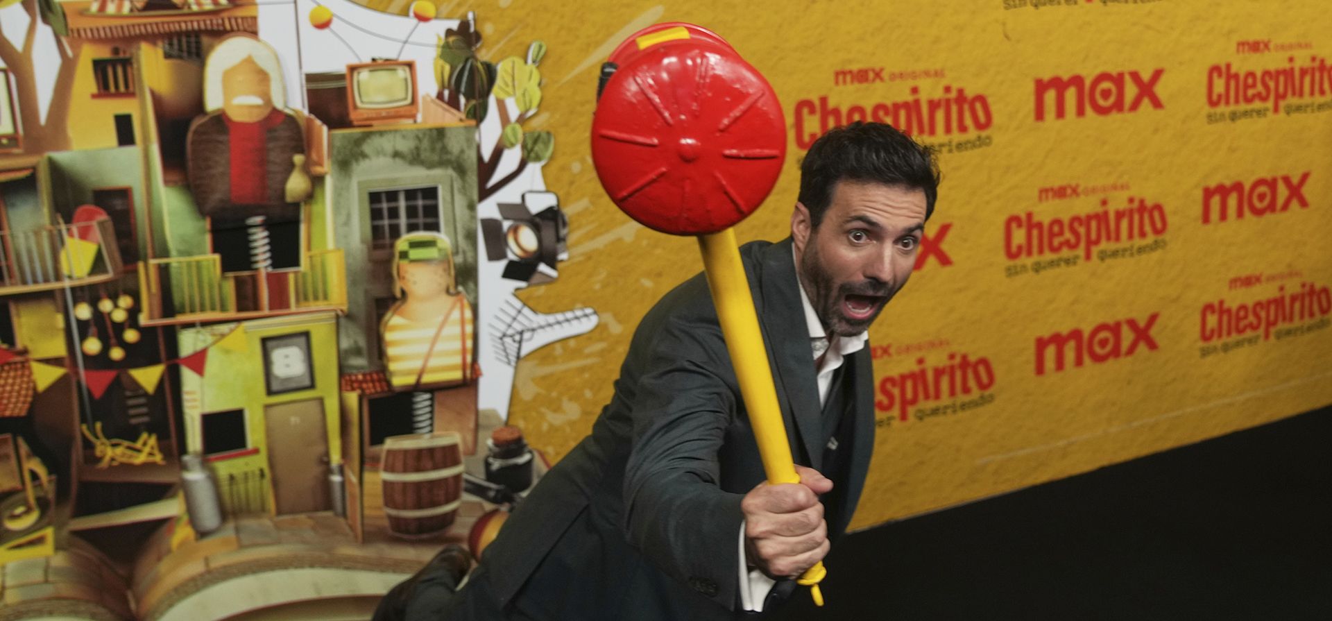 El actor mexicano Pablo Cruz posa en la alfombra roja para promover la serie El actor mexicano Pablo Cruz posa en la alfombra roja para promover la serie