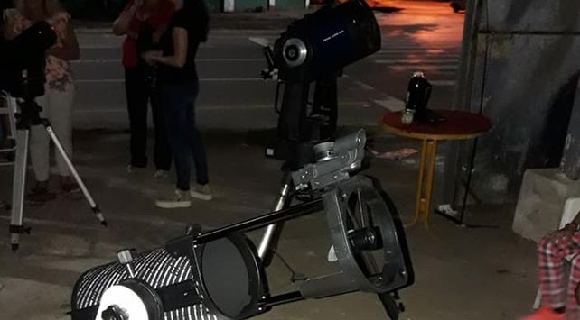 Más de 700 santafesinos pudieron ver el súper eclipse en la Costanera.&nbsp;
