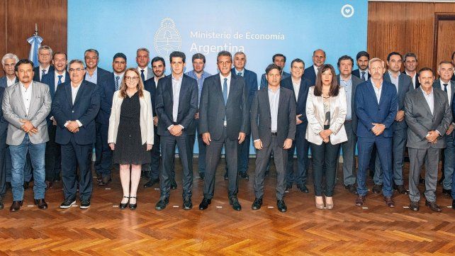 Massa garantizó fondos para que las provincias paguen el sueldo y aguinaldo