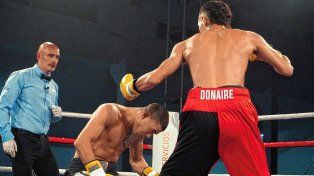 El santafesino Mariano Farías fue sorprendido por Donaire al perder en el primer asalto por GKOT1.