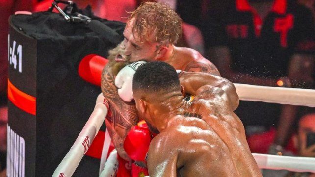 El excampeón mundial Anthony Joshua venció contundentemente al youtuber Jake Paul.