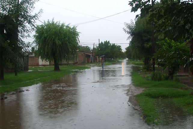 Calles anegadas e inconvenientes con el transporte por las lluvias