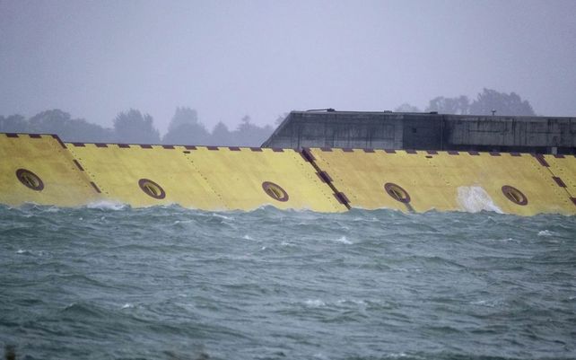 Para afrontar la subida de la marea que causa inundaciones