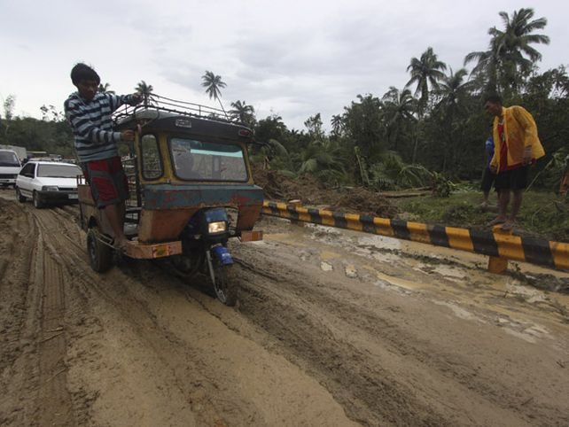 El tifón Pablo dejó casi 300 muertos y cientos de desaparecidos en Filipinas