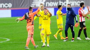 El arquero surgido de la cantera canalla debutó y fue figura en el triunfazo del Cádiz.