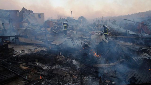 Las imágenes más estremecedoras de los incendios forestales en Chile