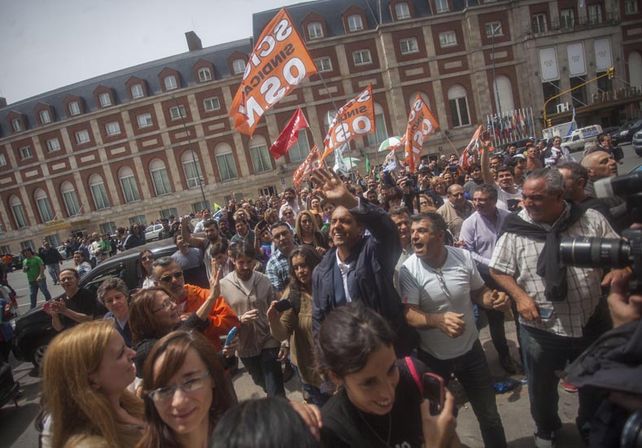 Scioli dijo que el domingo se elige entre un creído de barrio Parque y un trabajador nacido en Villa Crespo