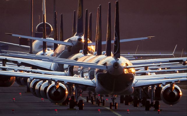 Aviones de Lufthansa estacionados en una pista del aeropuerto de Frankfurt. Debido al coronavirus