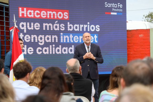 El gobernador presentó en la ciudad Santa Fe el programa Santa Fe + Conectada.
