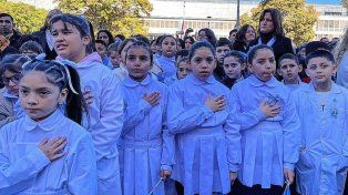 Día de la Bandera: emotiva promesa de cientos de alumnos en Plaza Mansilla