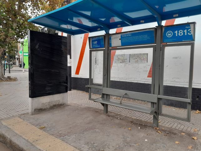 Vandalismo imparable: rompen 20 tótems de publicidad por mes