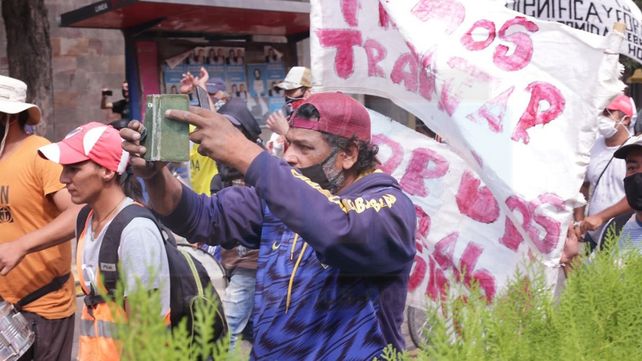 Estacionamiento Medido: tarjeteros protestaron frente al municipio