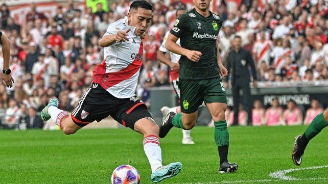 Esequiel Barco es titular en River.