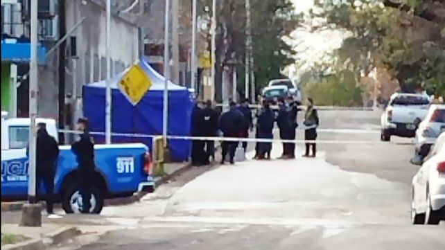 El cuerpo de un hombre que ra intensamente buscado en Paraná fue localizado en el interior de un vehículo en calle Saraví