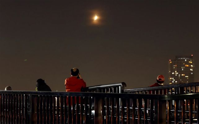 Las espectaculares imágenes del eclipse parcial lunar