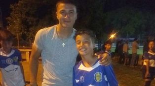 Unidos.&nbsp;Los Marinelli, Alan y Mateo, &nbsp;en la previa del partido ante &nbsp;7 de Setiembre en la cancha de Banco.