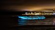 Fuertes luces fosforescentes aparecieron sobre el mar en Villa Gesell, Pinamar y Cariló