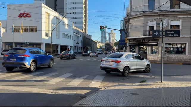 Desde hoy, ya se puede realizar el giro a la derecha en la intersección de Avenida Rivadavia y calle Suipacha
