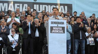 El kirchnerismo marchó contra la proscripción de Cristina