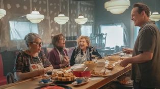 Nonnas, la nueva película que está entre lo más visto en Netflix, está basada en una historia real de un restaurante donde cocinan abuelas