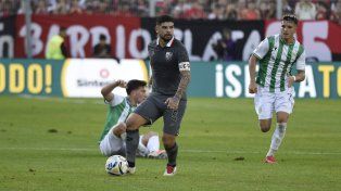 Banega, el que maneja los hilos en Newell’s. El rojinegro necesita del aporte de juego y claridad de su capitán. Anotó goles frente a Independiente Rivadavia y Banfield.