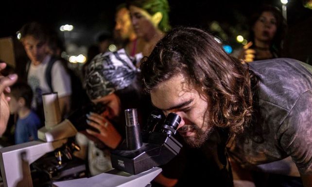 Todo un éxito. El observatorio dispuso telescopios para poder ver la constaleción planetaria.&nbsp;