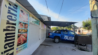 El negocio de Brasil al 500 bis, donde ocurrió el hecho, cuanta con custodia policial desde anoche mismo. Este viernes reinaba una tensa calma en el lugar.
