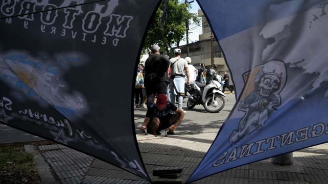 Los cadetes se concentraron frente al Centro de Justicia Penal por el colega que fue detenido el viernes pasado en zona oeste.
