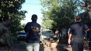 Búsqueda y entrega. El acusado de balear al policía, tras los allanamientos se presentó en tribunales. Foto: 03442.