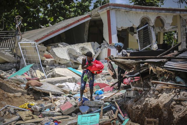 La destrucción en la pequeña ciudad de Los Cayos es casi total.