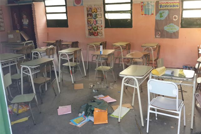 Vándalos dañaron la escuela Estrada en el barrio Los Troncos