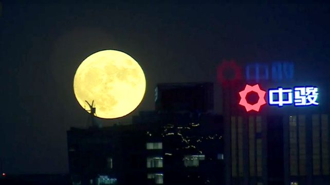 Así se ve la Superluna por el mundo