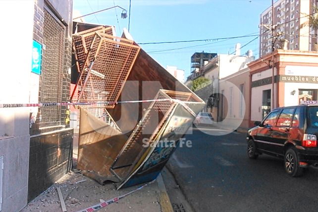 Se cayó un cartel en 9 de Julio y La Rioja