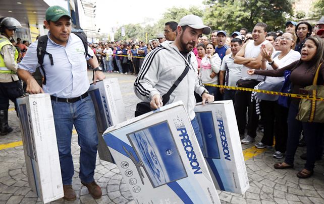 Maduro llamó a saquear una cadena de electrodomésticos: No dejen nada