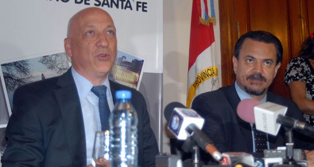 Por el cable pagamos 150 pesos y por el agua 50 pesos