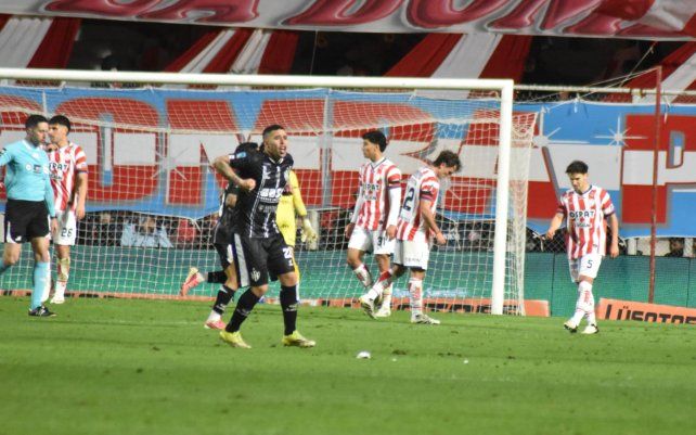 Unión volvió a mostrar su mandíbula de cristal y Central Córdoba lo dejó contra las cuerdas