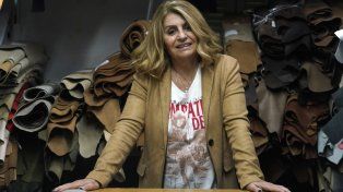 Marta Mercau en el espacio donde trabajan cada día, desde donde salen los diseños de The Bag Belt