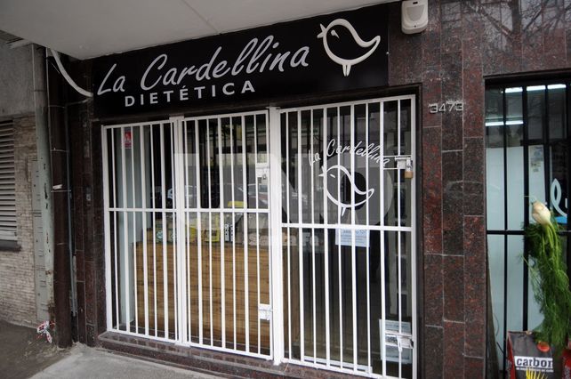 Bronca. Desde el local dicen que el ladrón les mostró una pistola plateada.