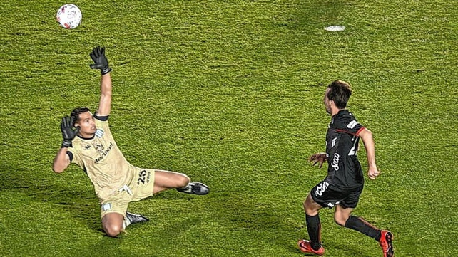 Christian Bernardi marcó un golazo para encaminar el título del Sabalero.