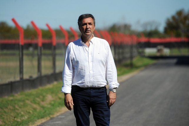 Da la cara. El presidente de Newell’s está abocado a la búsqueda del nuevo entrenador.