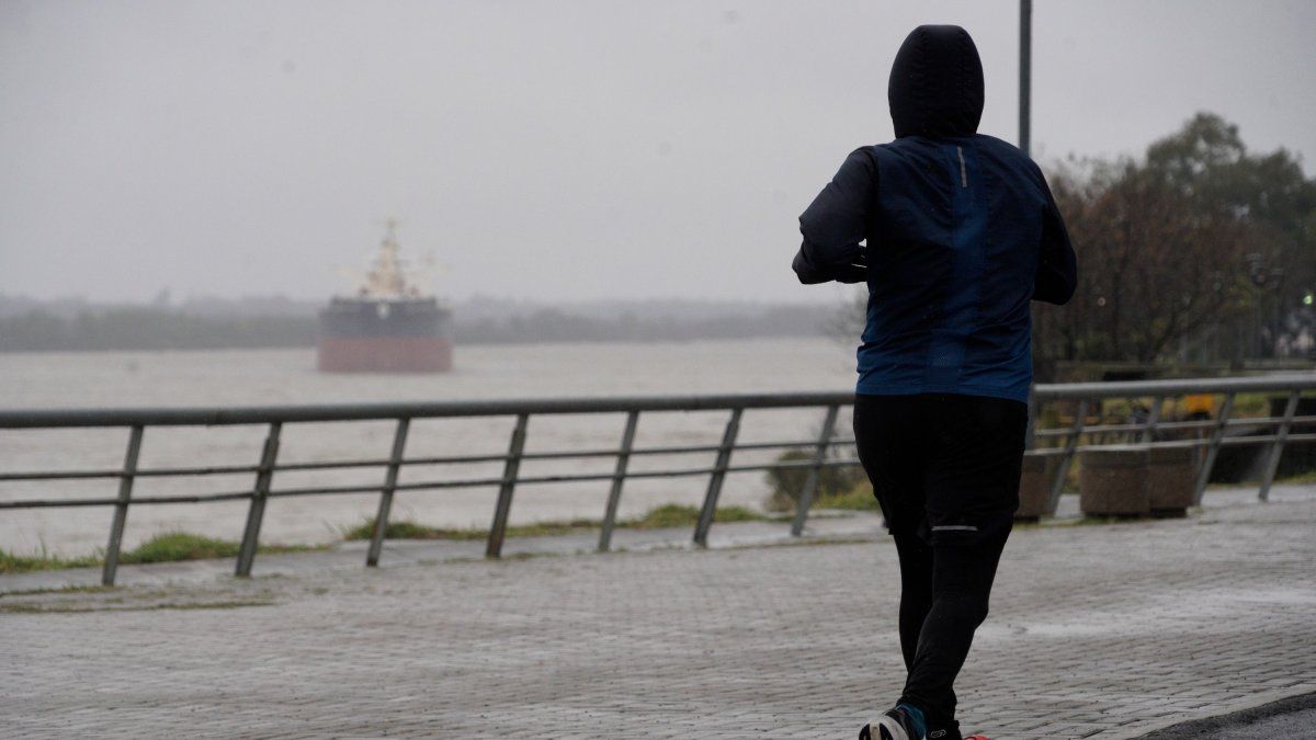 El tiempo en Rosario: miércoles frío con posibles lluvias aisladas y lloviznas