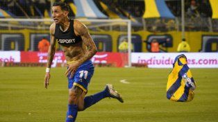 Di María celebra el golazo en el clásico rosarino.