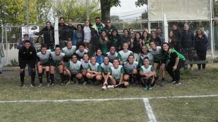 Social Lux. El equipo de barrio Ludueña goleó a Córdoba 7-1 y jugará ante Rosario Central.&nbsp; El equipo es comandado por Gastón Conrad y Yamila Ovelar Pettinari.