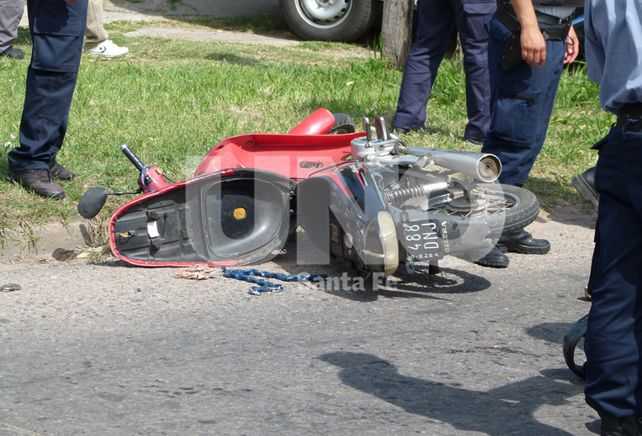 Murió una motociclista al chocar con un camión hormigonero en Bº Barranquitas