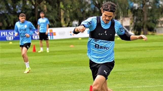 Edinson Cavani negocia su salida de Valencia