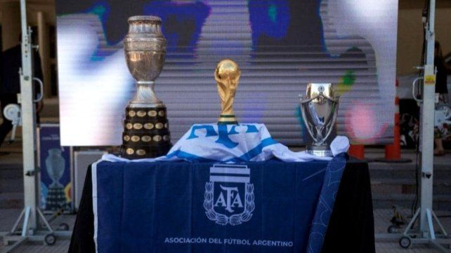 La gente que vaya a la Sala Mayo podrá sacarse una foto con los trofeos que ganó La Scaloneta.